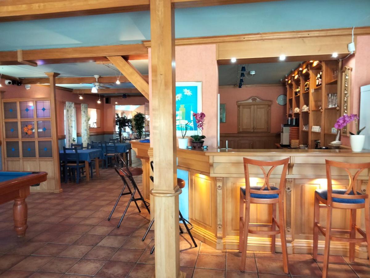Zajazd Restauracja Machliny Exterior photo